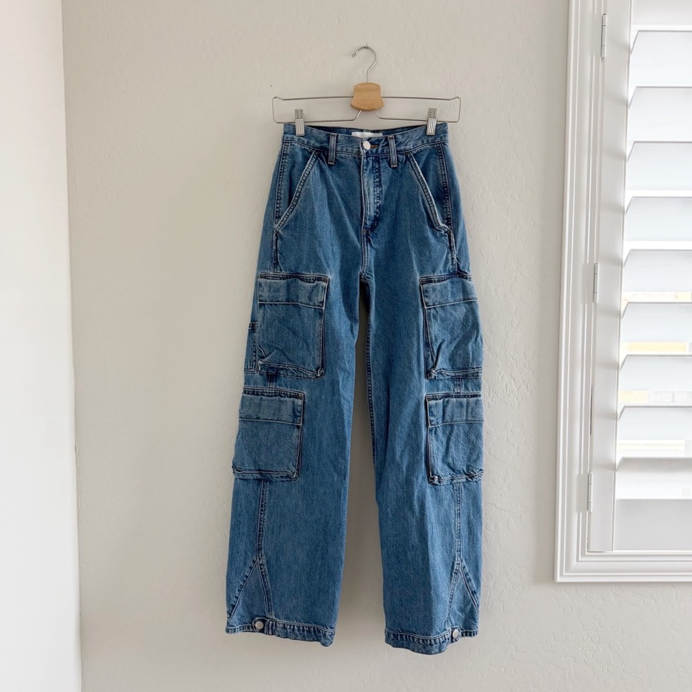 Denim Forum The '90s Millie Hi-Rise Cargo Jean in 5 Yrs Kiss N Tell BIue Size 23 - Picture 2 of 16